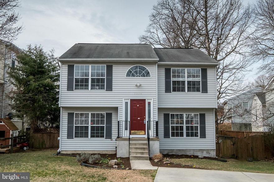 ***NEW PRICE***A BEAUTY! SEE IT TODAY! NEW HARDWOOD FLOORS THRGHOUT, GORGEOUS NEW KITCHEN W/ BAMBOO FLOOR, CATHEDRAL CEILINGS, NEWLY REMODELED MASTER BATH, HUGE MASTER CLOSET, REMODELED LARGER BEDROOMS, NEW CARPET, NEW ENERGY EFF. HVAC, WATER HEATER, COMMUNITY WATER PRIVILAGES, NEAR PIER, BEACH ACCESS! HURRY!