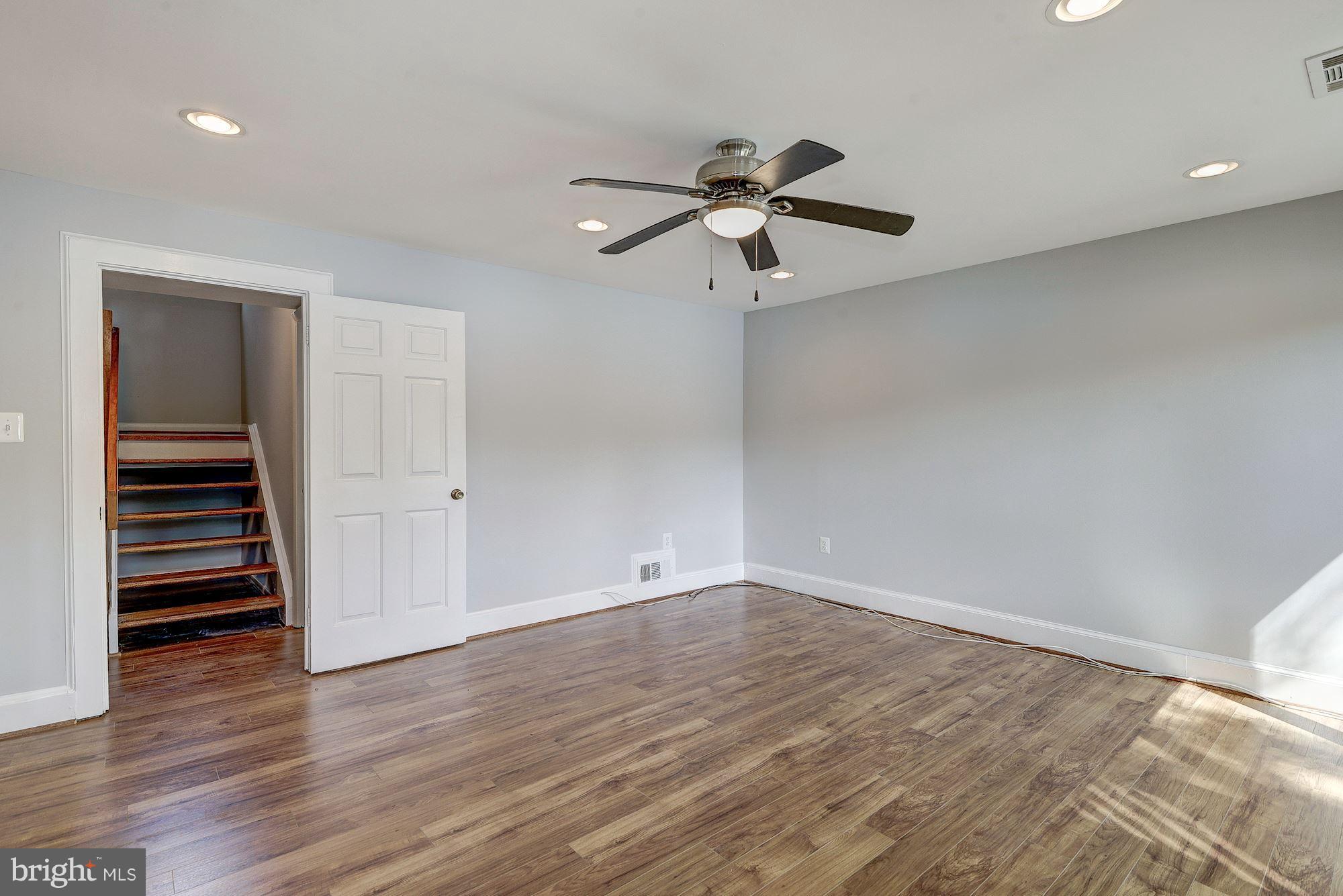 RESTON - Residential