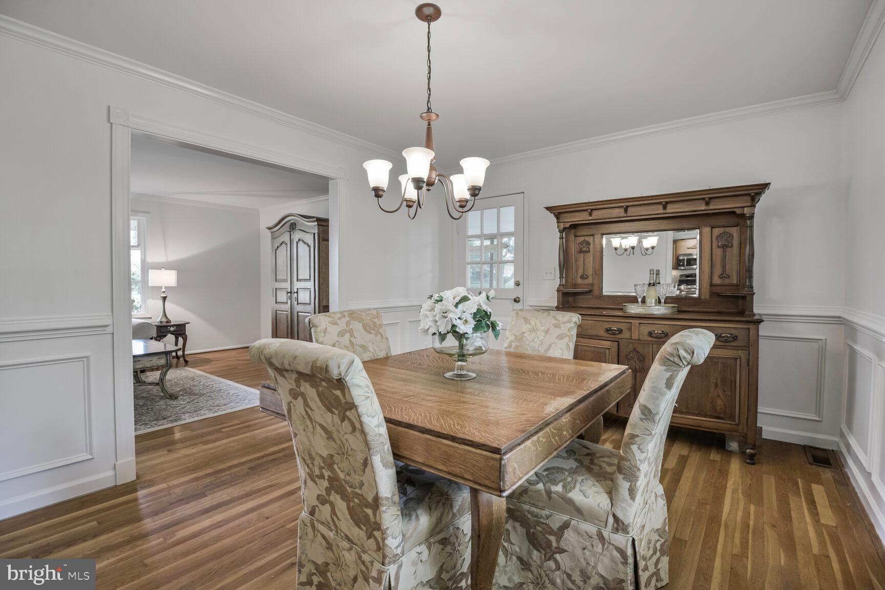 WILLIAMSBURG VILLAGE - Residential