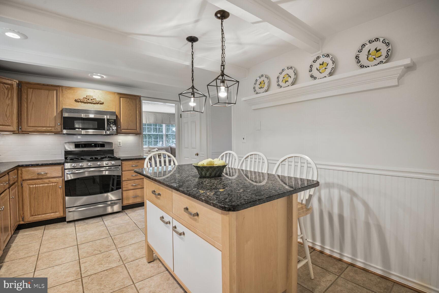 WILLIAMSBURG VILLAGE - Residential