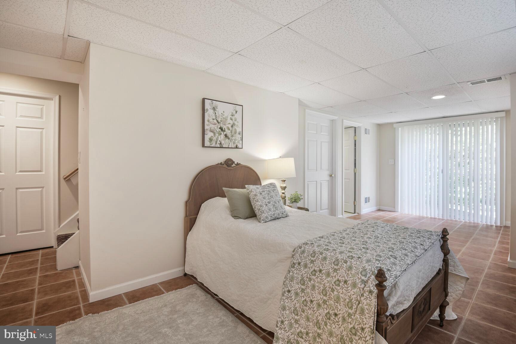 WILLIAMSBURG VILLAGE - Residential