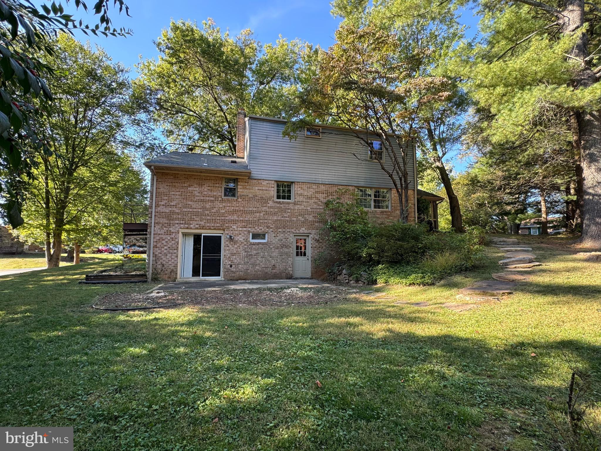 WILLIAMSBURG VILLAGE - Residential