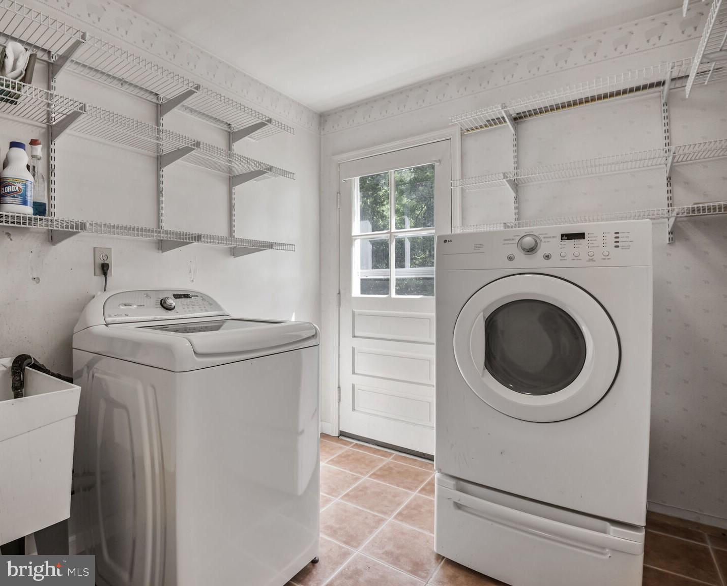 WILLIAMSBURG VILLAGE - Residential