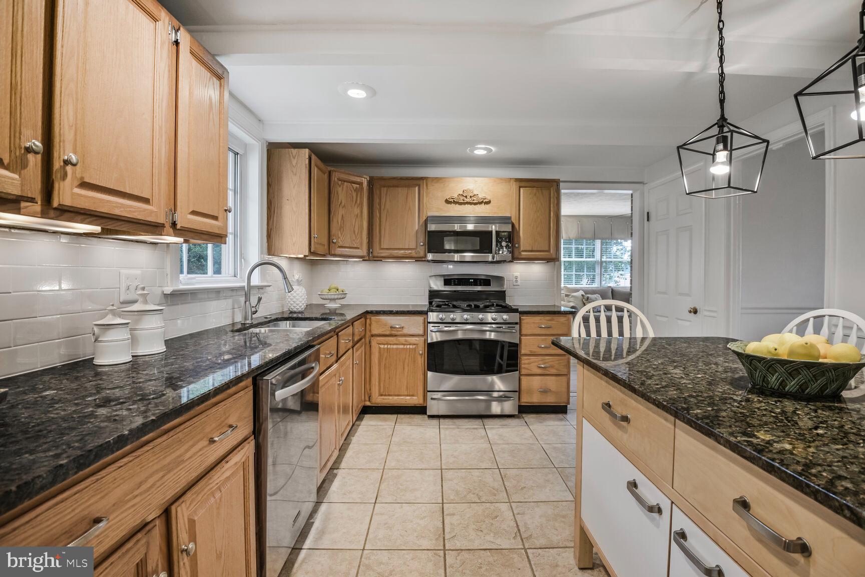 WILLIAMSBURG VILLAGE - Residential