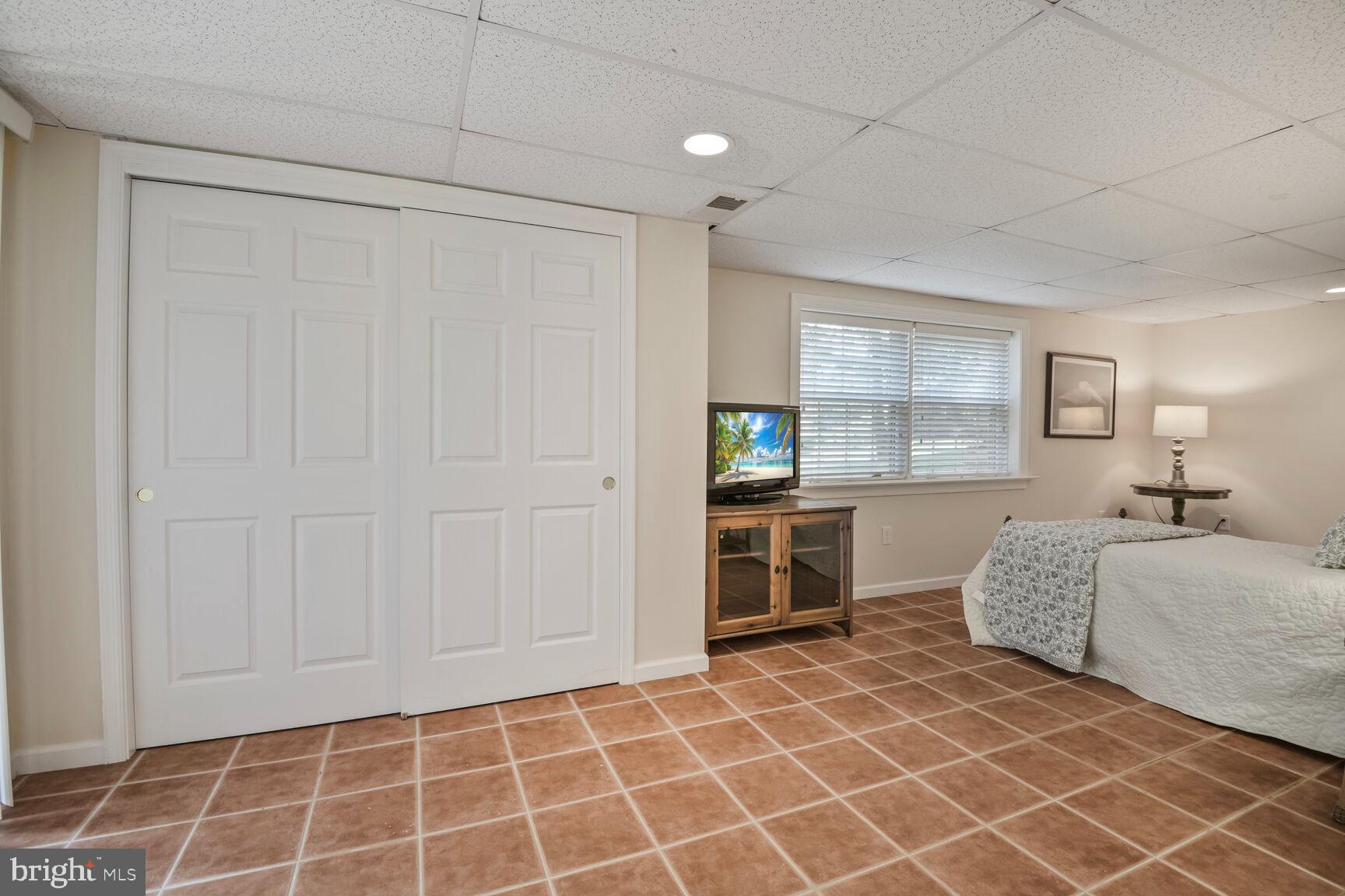 WILLIAMSBURG VILLAGE - Residential