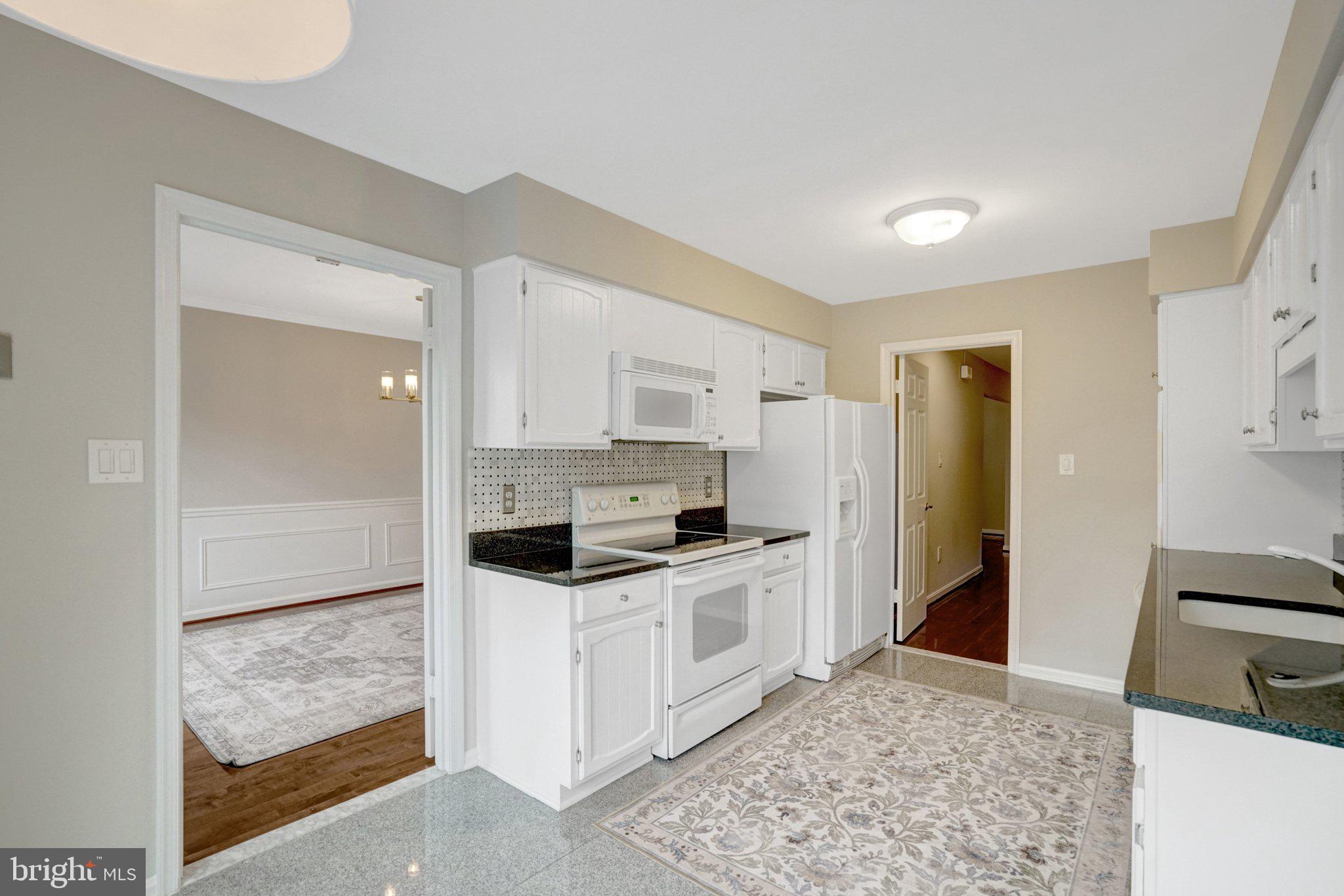 SEVEN OAKS - Residential