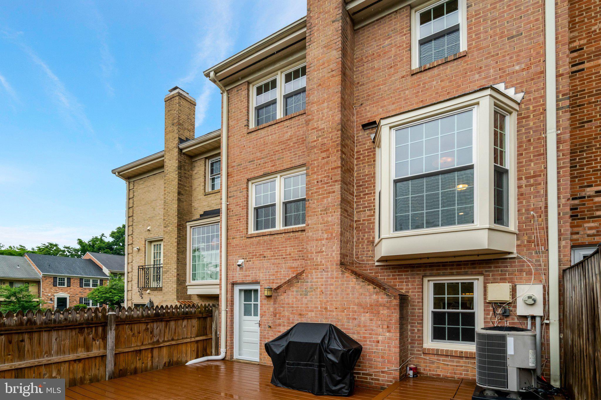 SEVEN OAKS - Residential