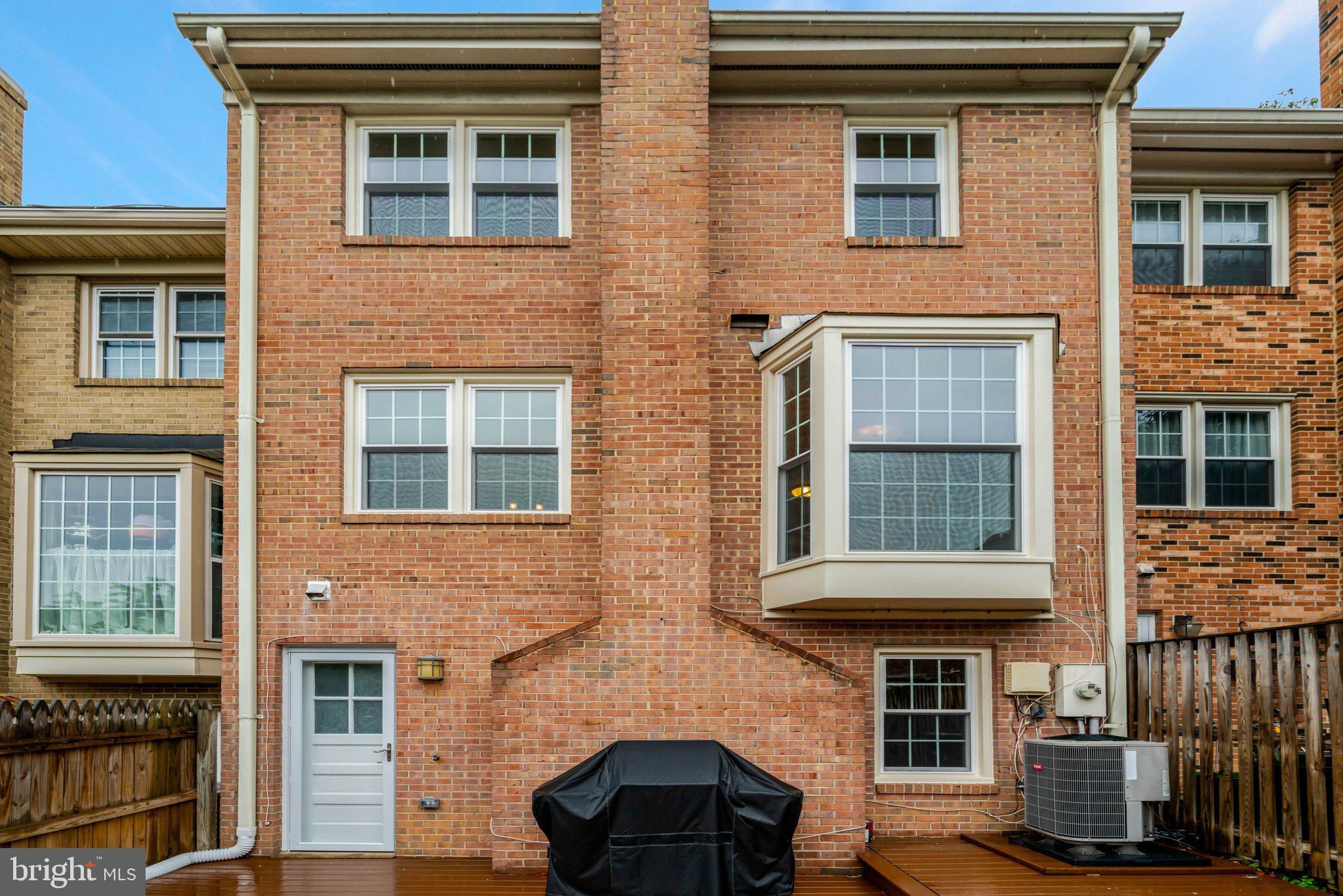 SEVEN OAKS - Residential
