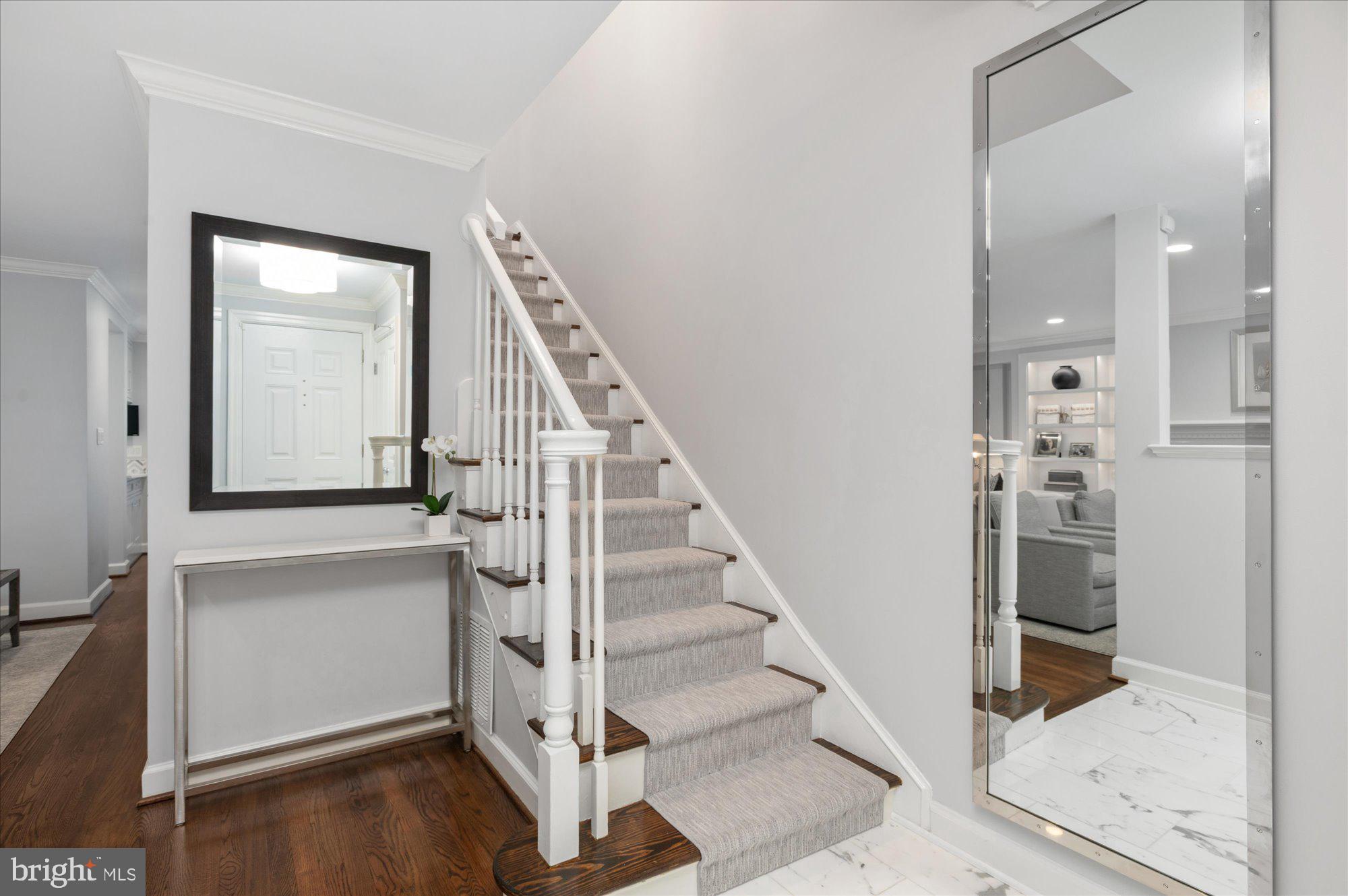 1238 ETON COURT NW T17