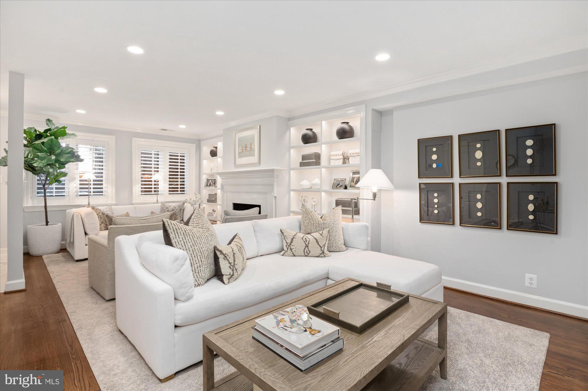 1238 ETON COURT NW T17