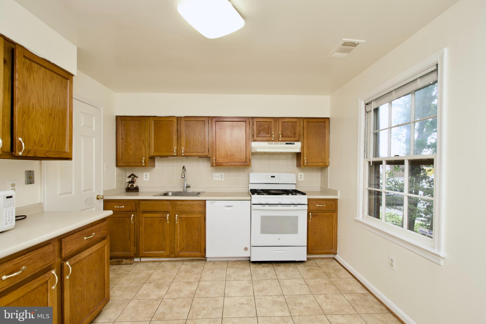 SARATOGA TOWNHOUSES - Residential Lease