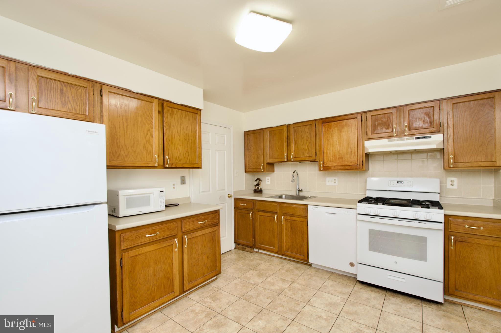 SARATOGA TOWNHOUSES - Residential Lease