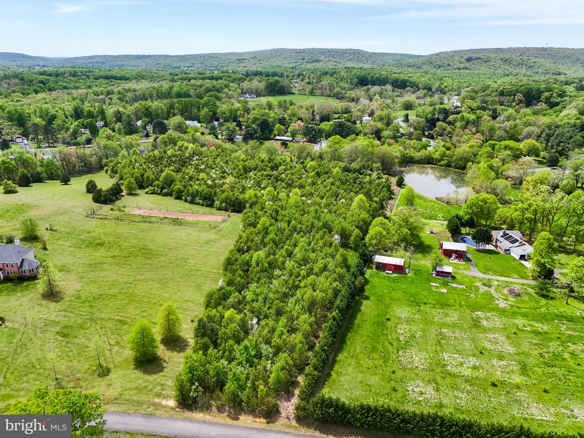 WATERFALL FARM - Land