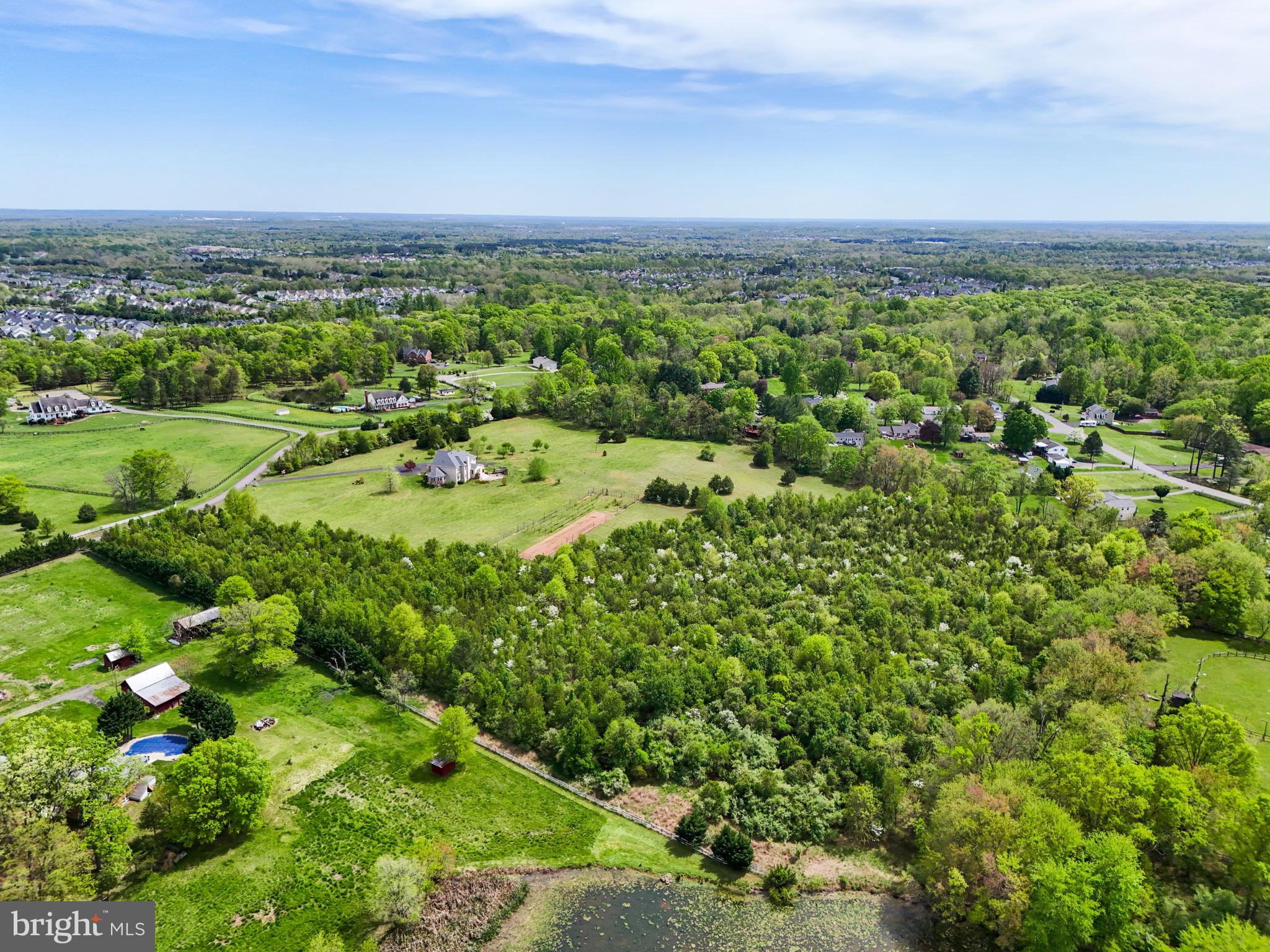 WATERFALL FARM - Land