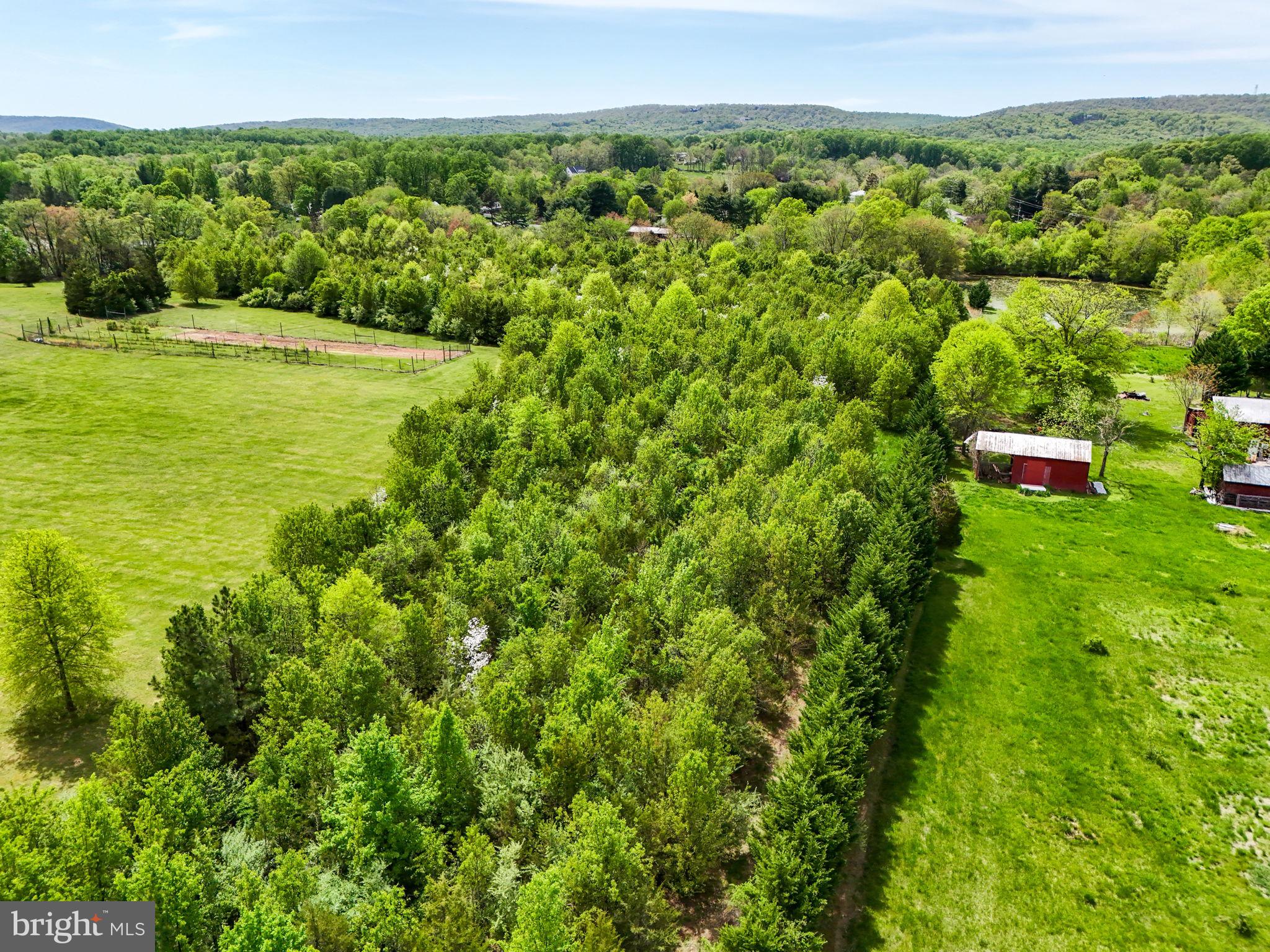 WATERFALL FARM - Land