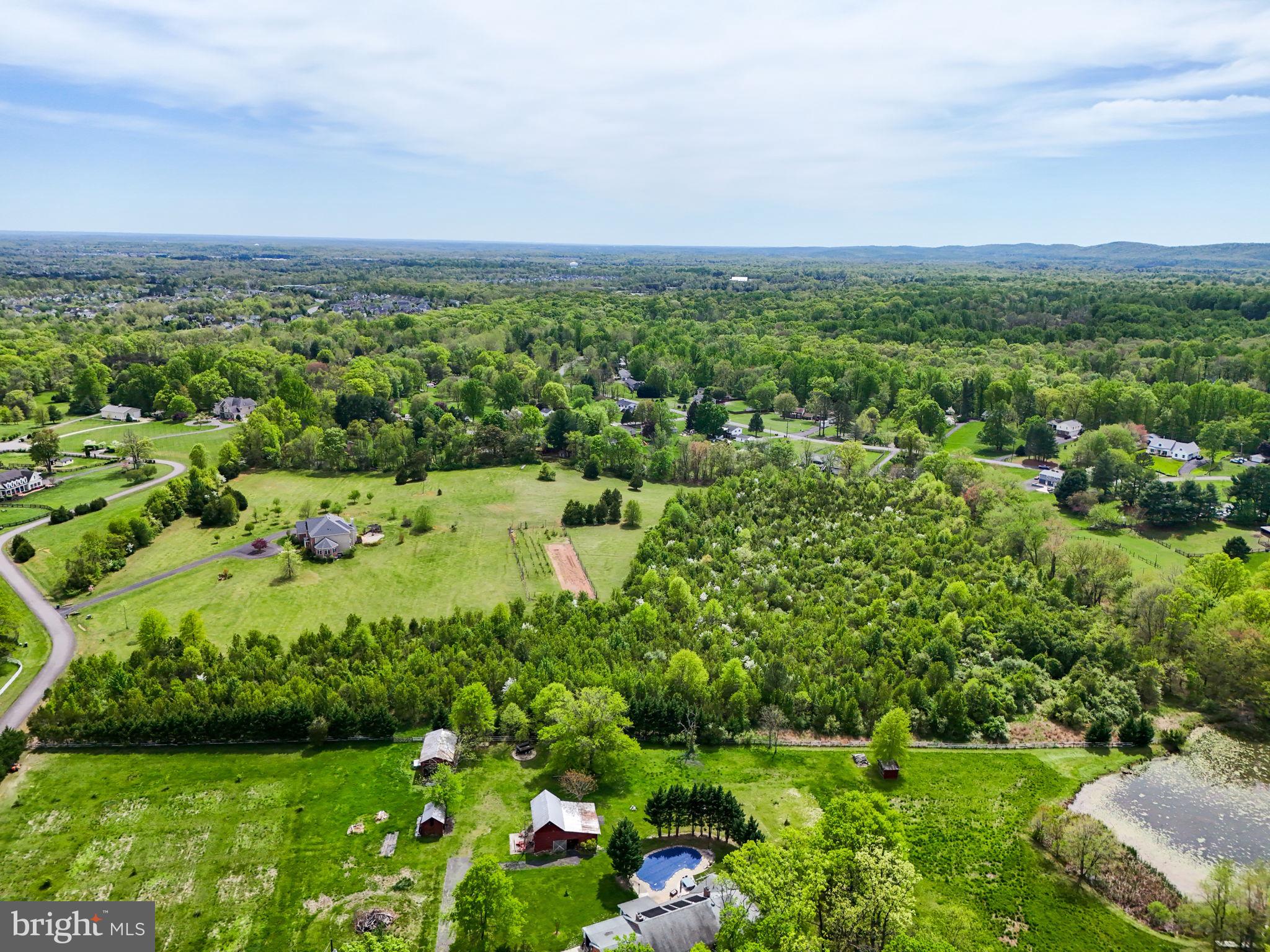 WATERFALL FARM - Land