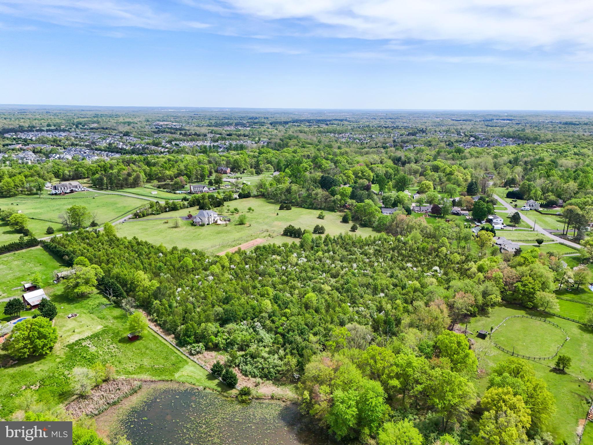 WATERFALL FARM - Land