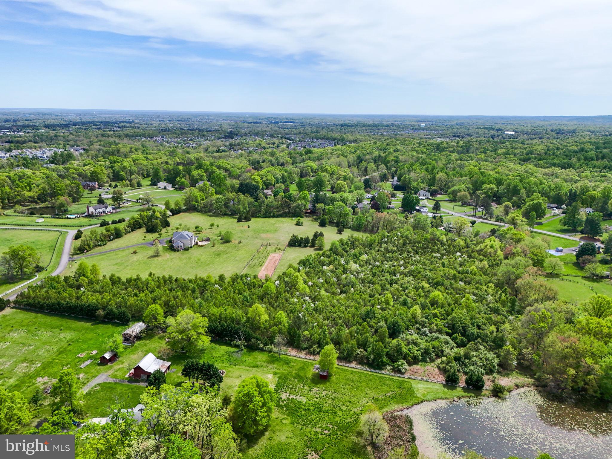 WATERFALL FARM - Land