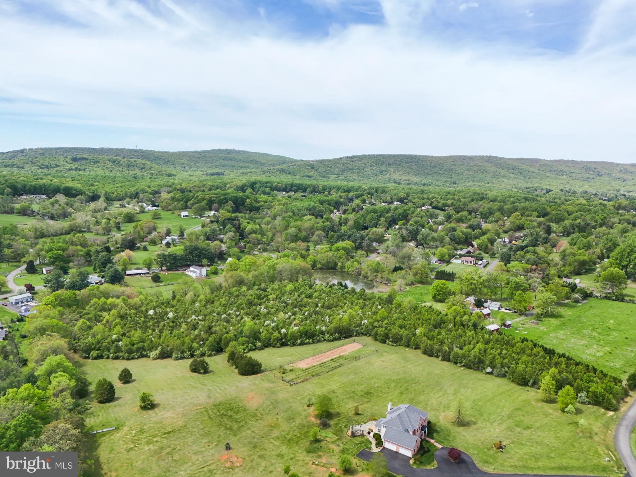 WATERFALL FARM - Land