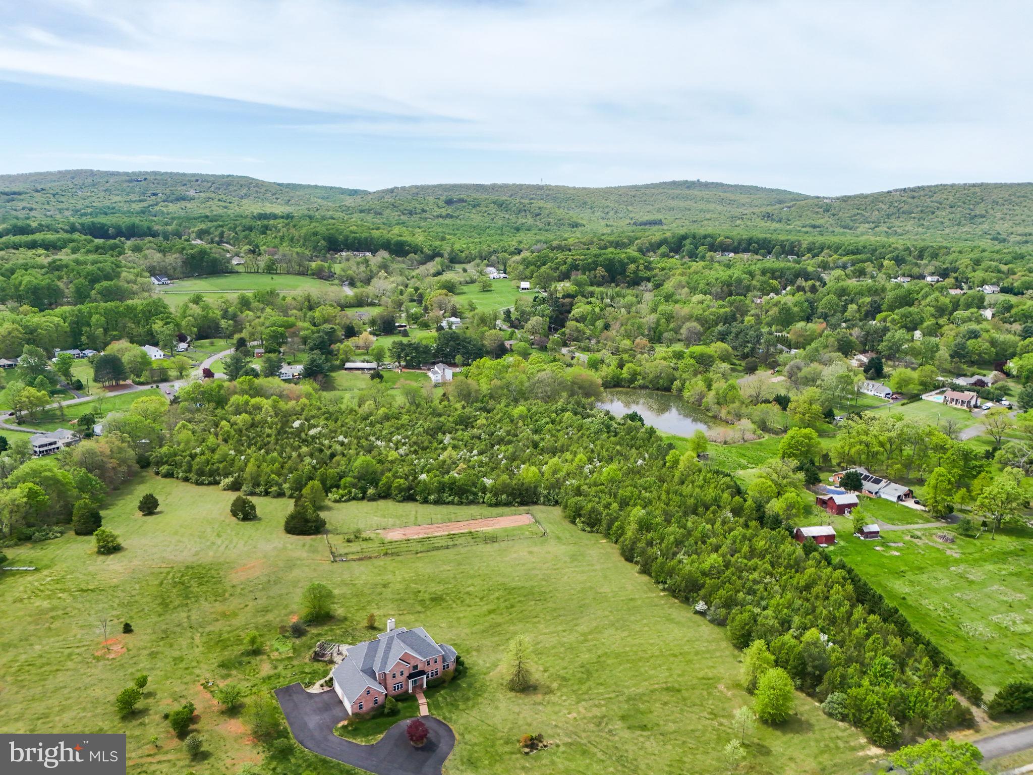 WATERFALL FARM - Land