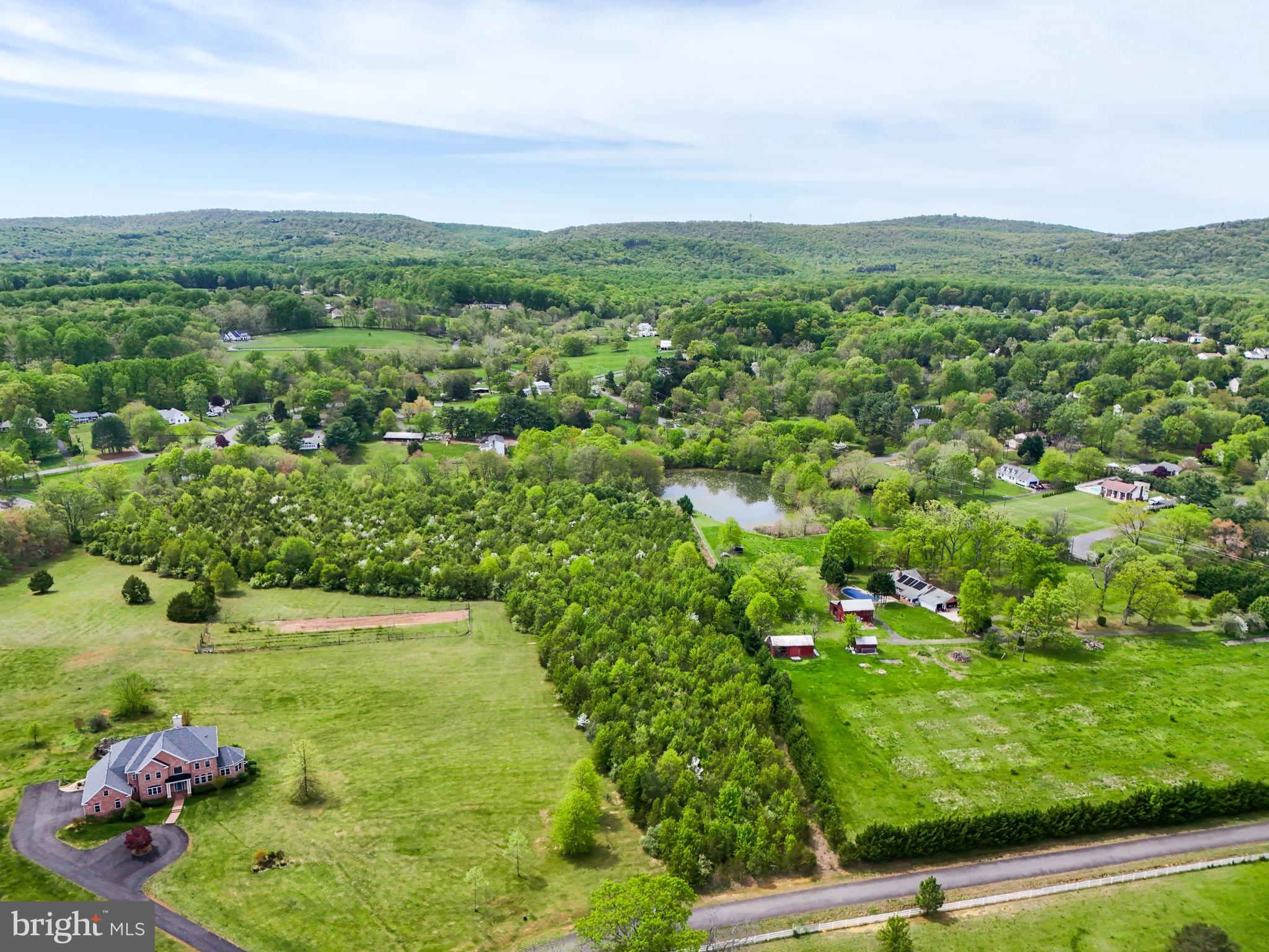 WATERFALL FARM - Land