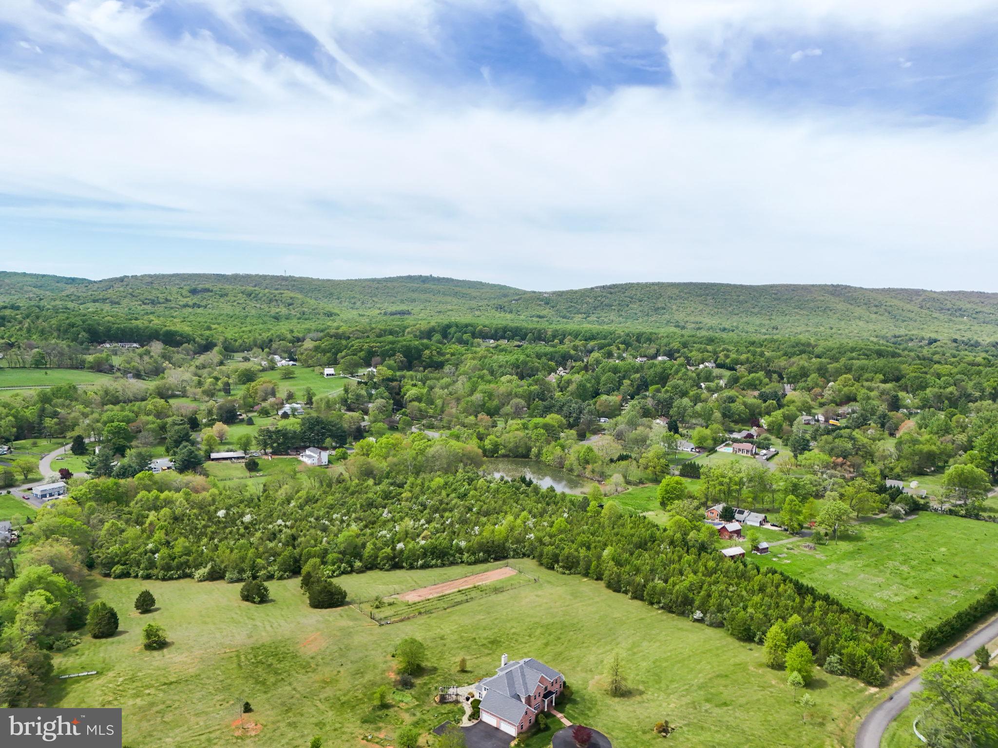 WATERFALL FARM - Land
