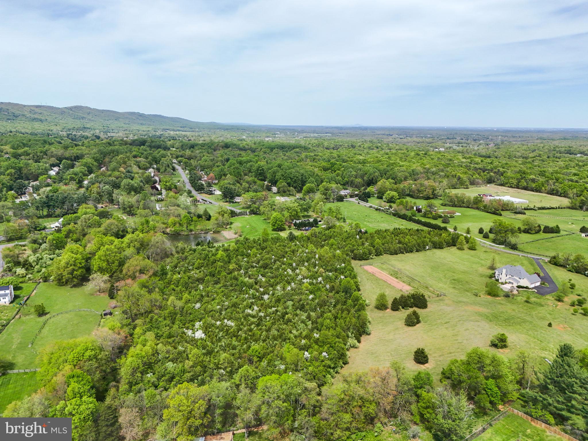 WATERFALL FARM - Land