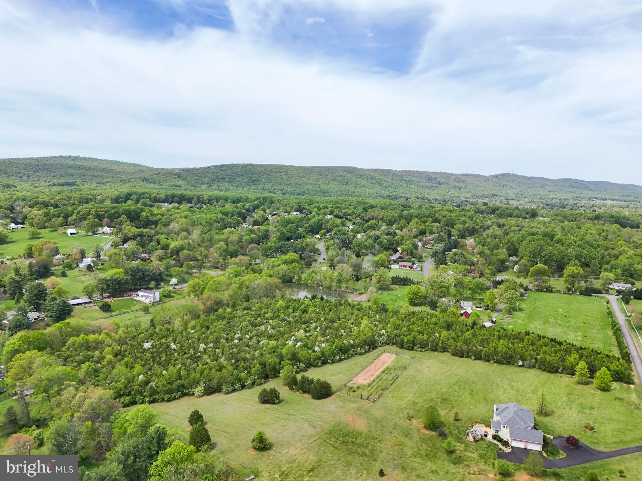 WATERFALL FARM - Land