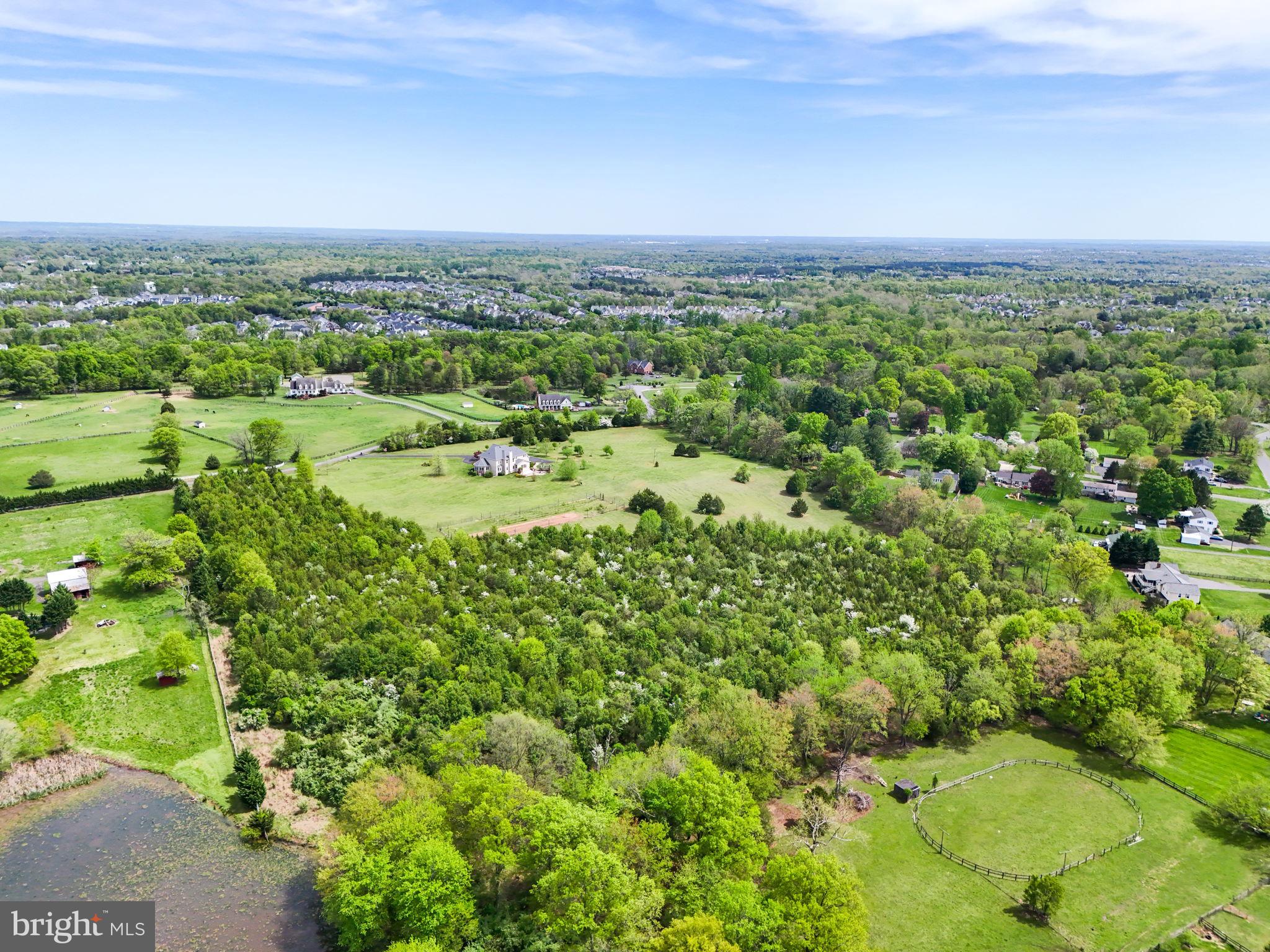 WATERFALL FARM - Land