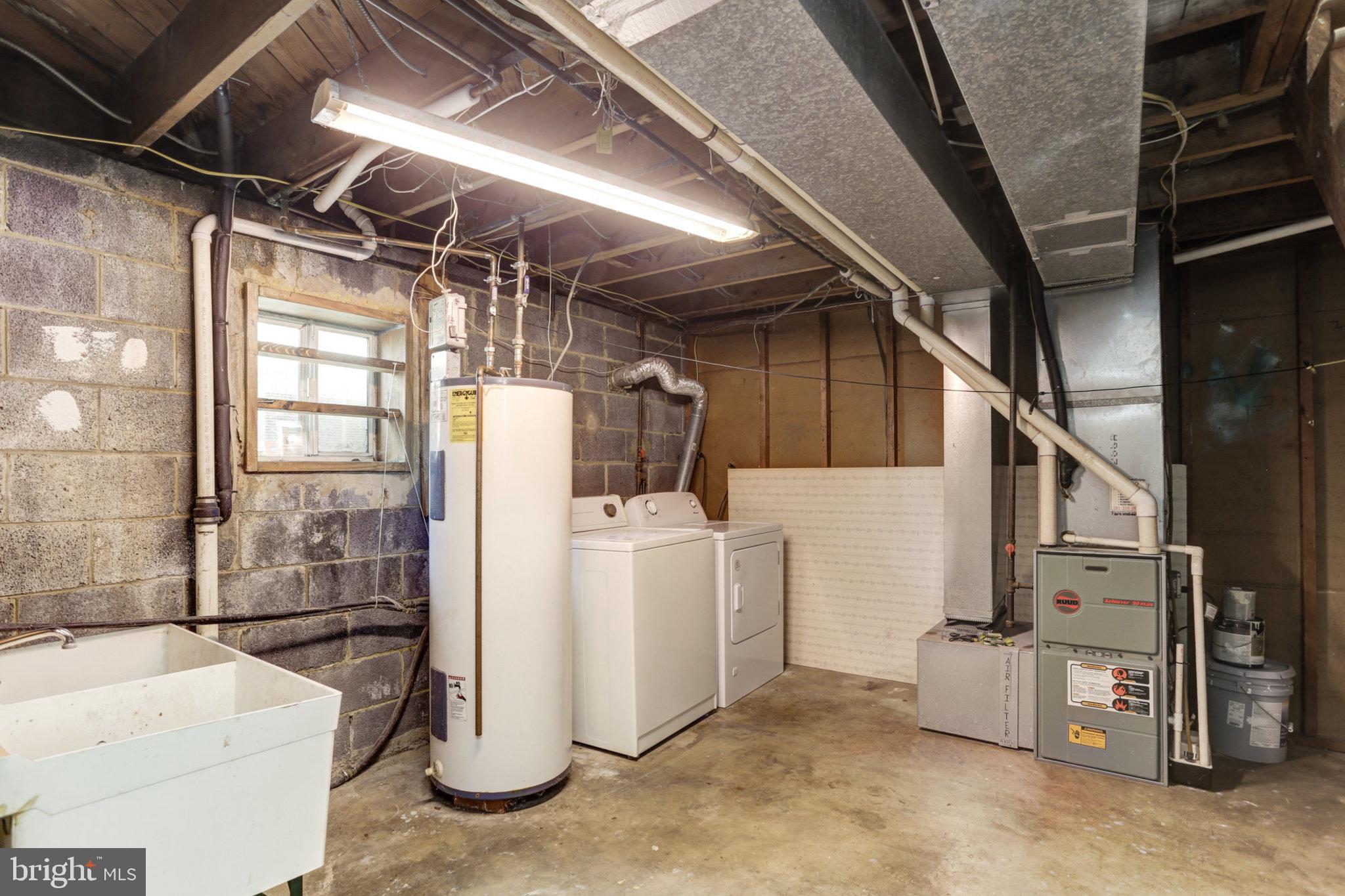 CHARLTON HEIGHTS - Residential Lease