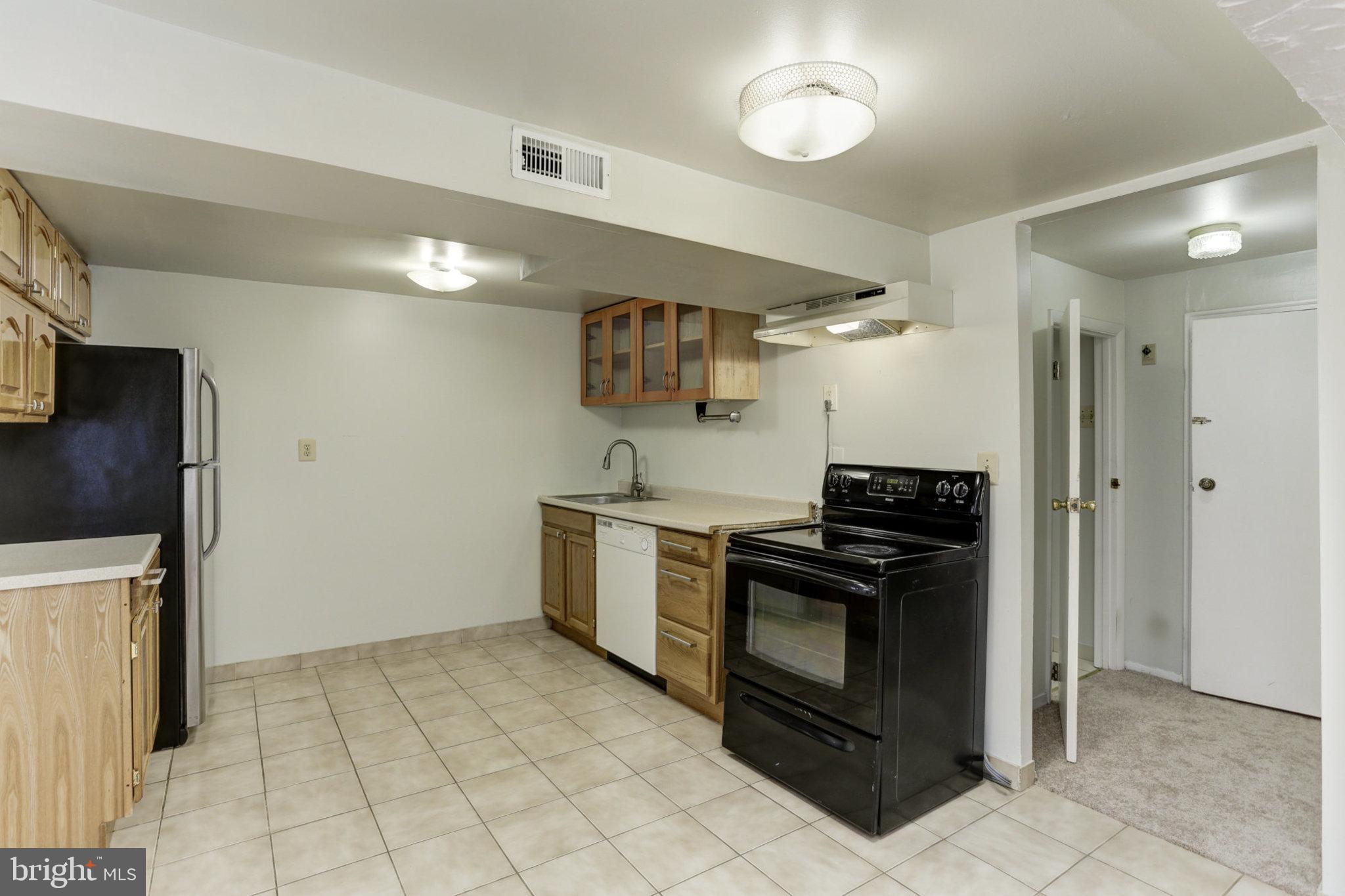 CHARLTON HEIGHTS - Residential Lease