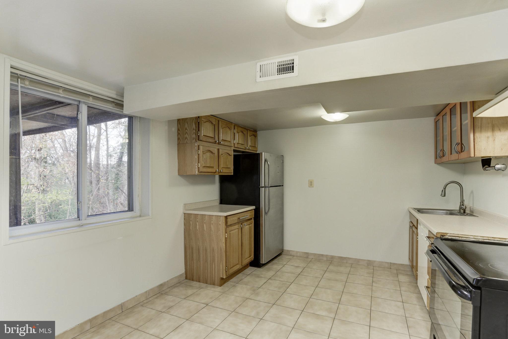 CHARLTON HEIGHTS - Residential Lease