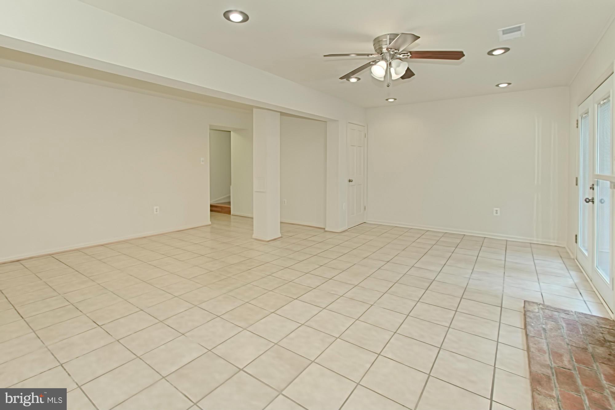 SARATOGA TOWNHOUSES - Residential