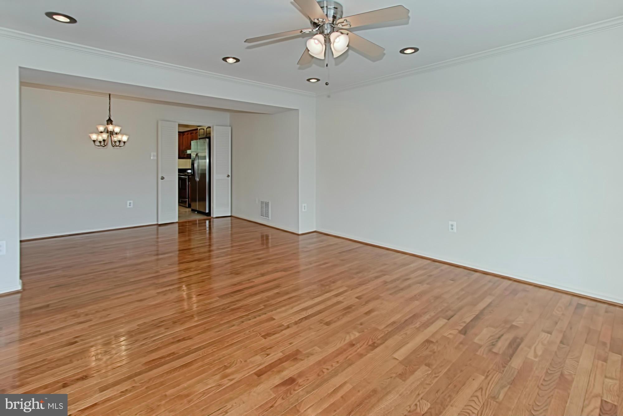 SARATOGA TOWNHOUSES - Residential