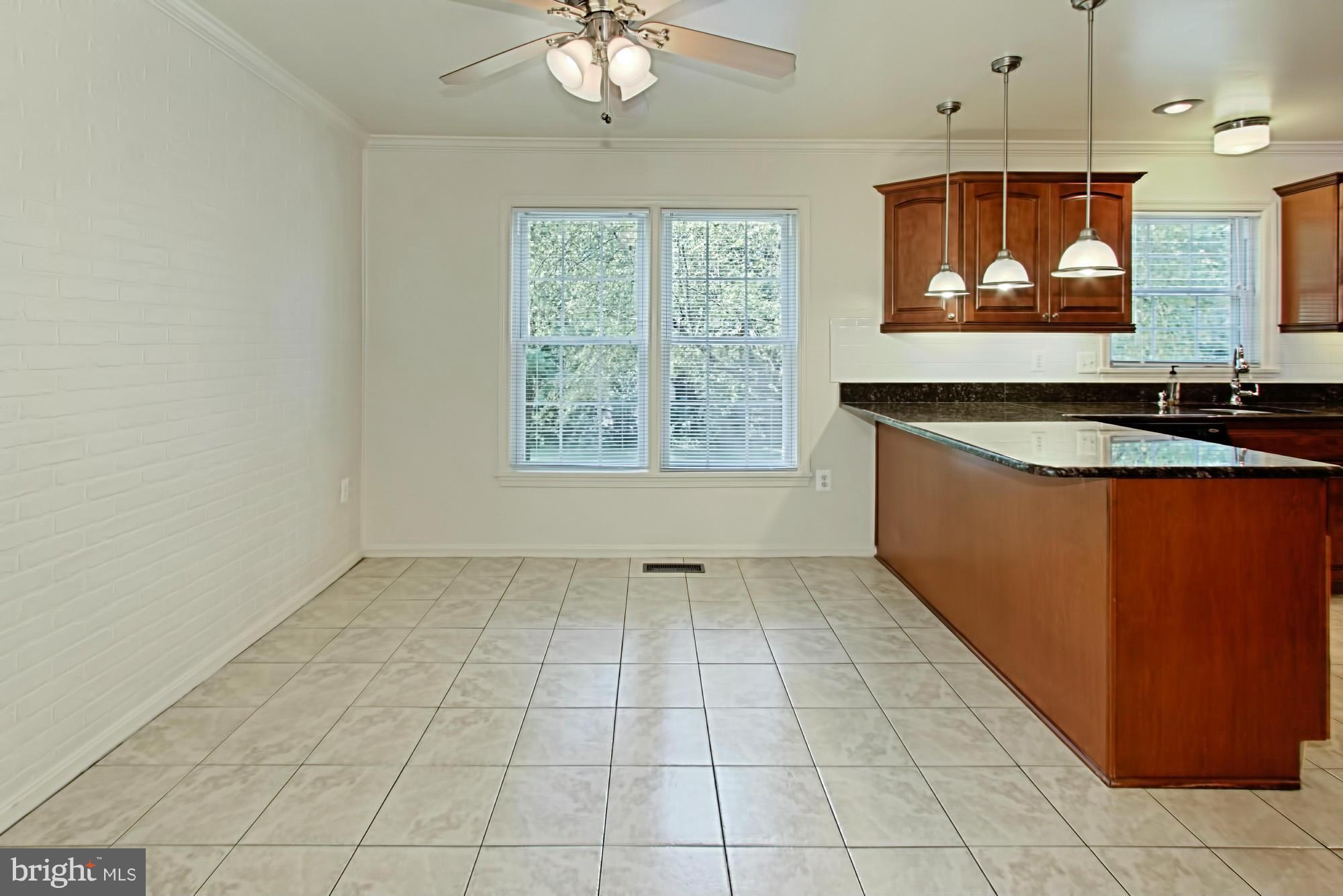 SARATOGA TOWNHOUSES - Residential