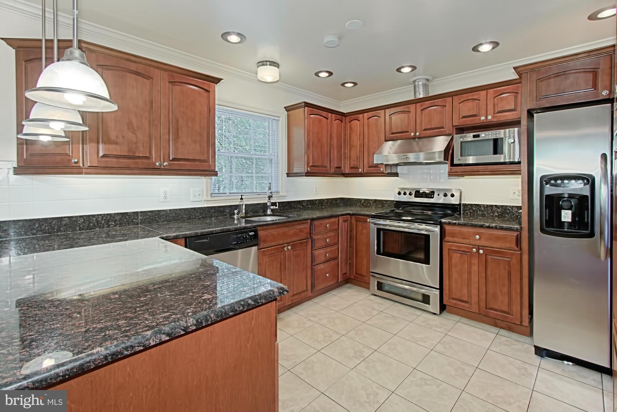 SARATOGA TOWNHOUSES - Residential