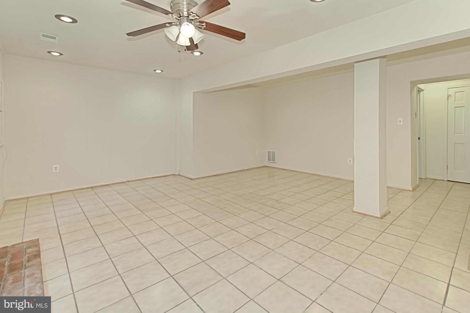 SARATOGA TOWNHOUSES - Residential