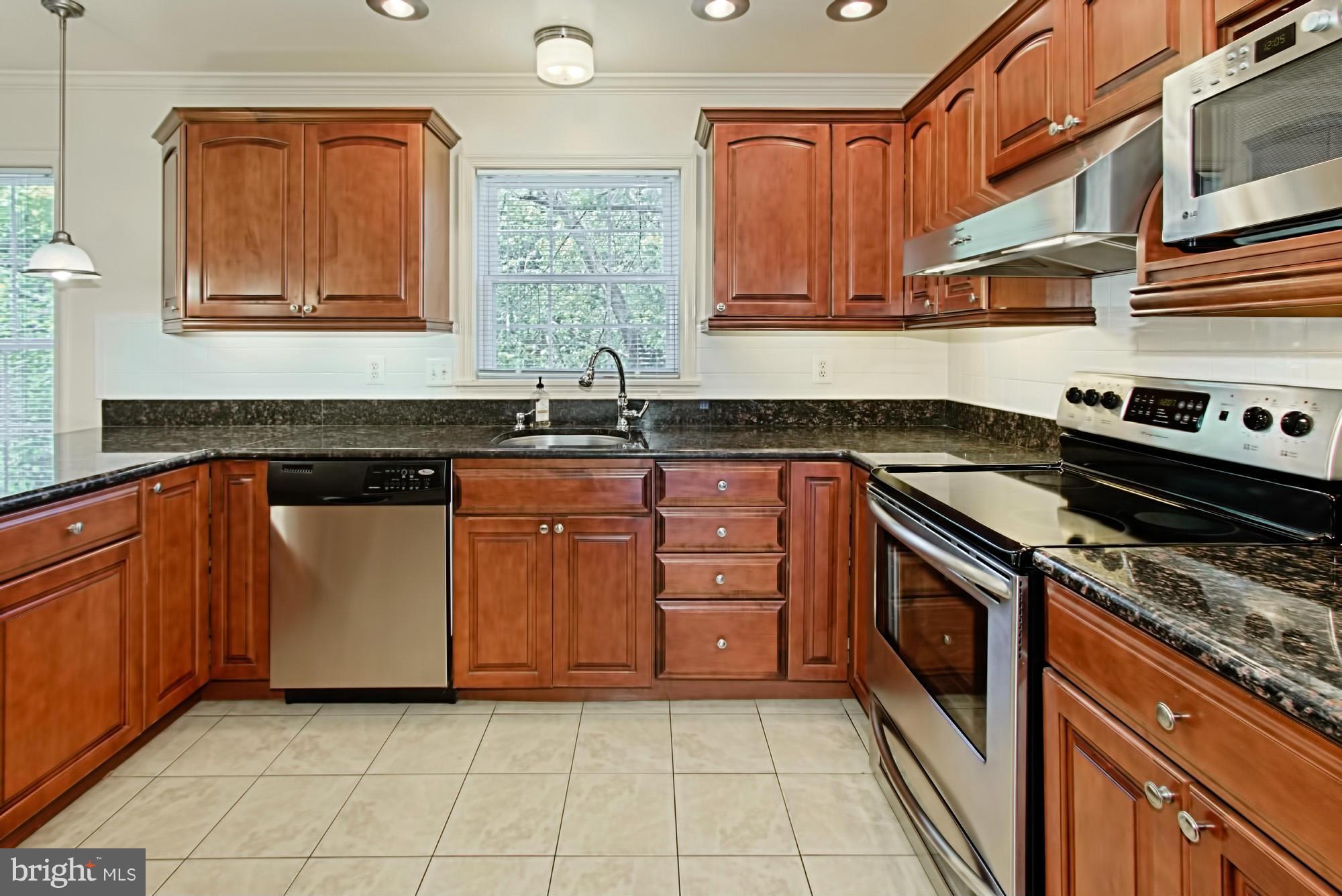 SARATOGA TOWNHOUSES - Residential