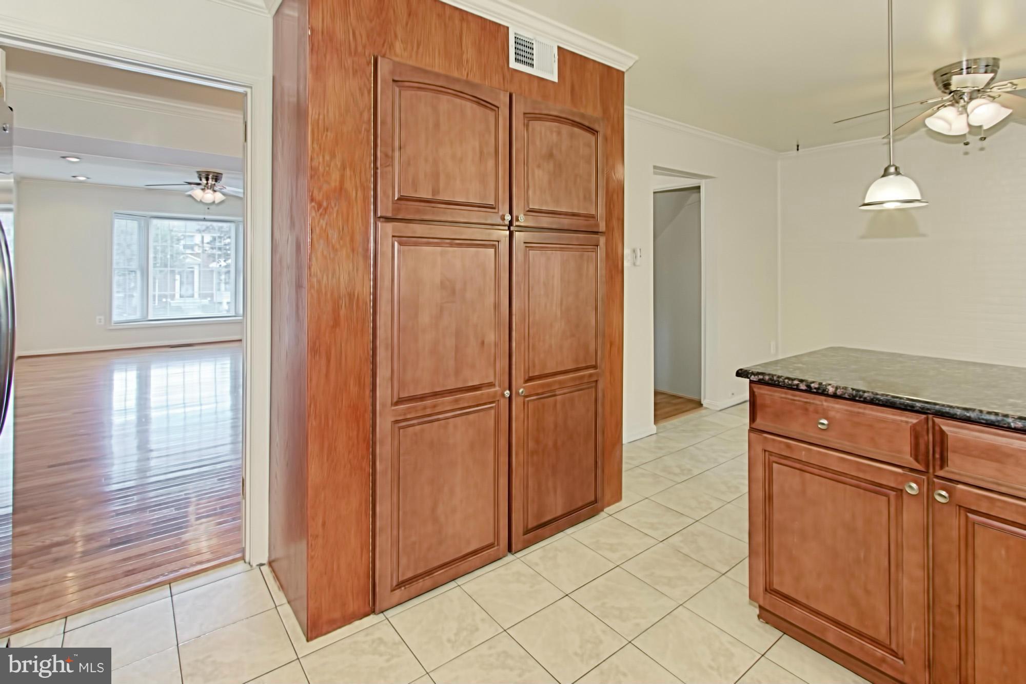 SARATOGA TOWNHOUSES - Residential