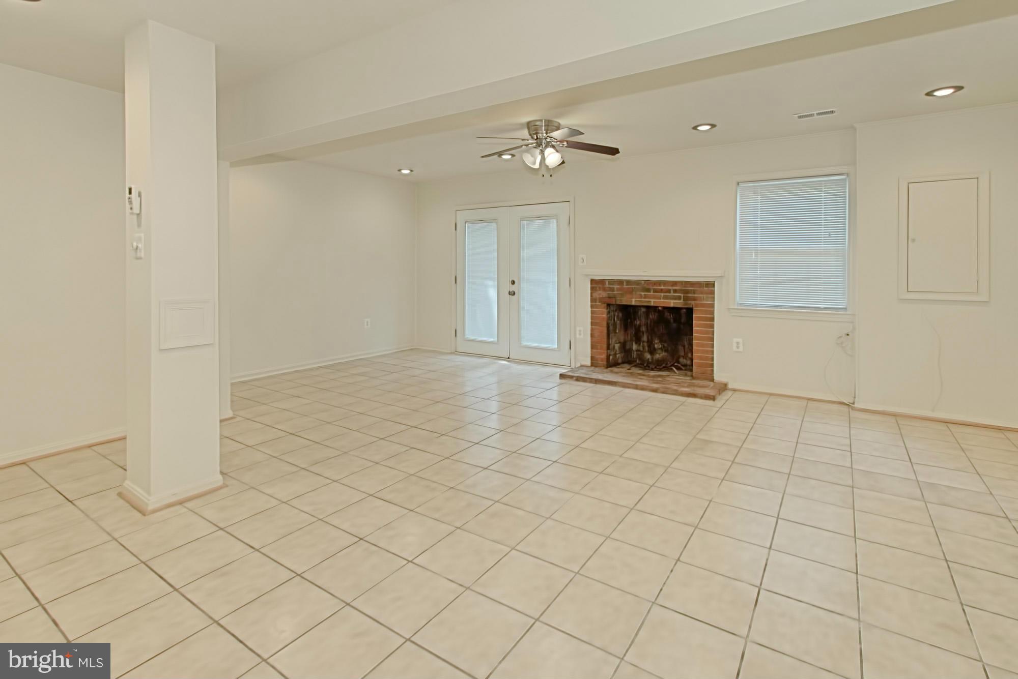 SARATOGA TOWNHOUSES - Residential