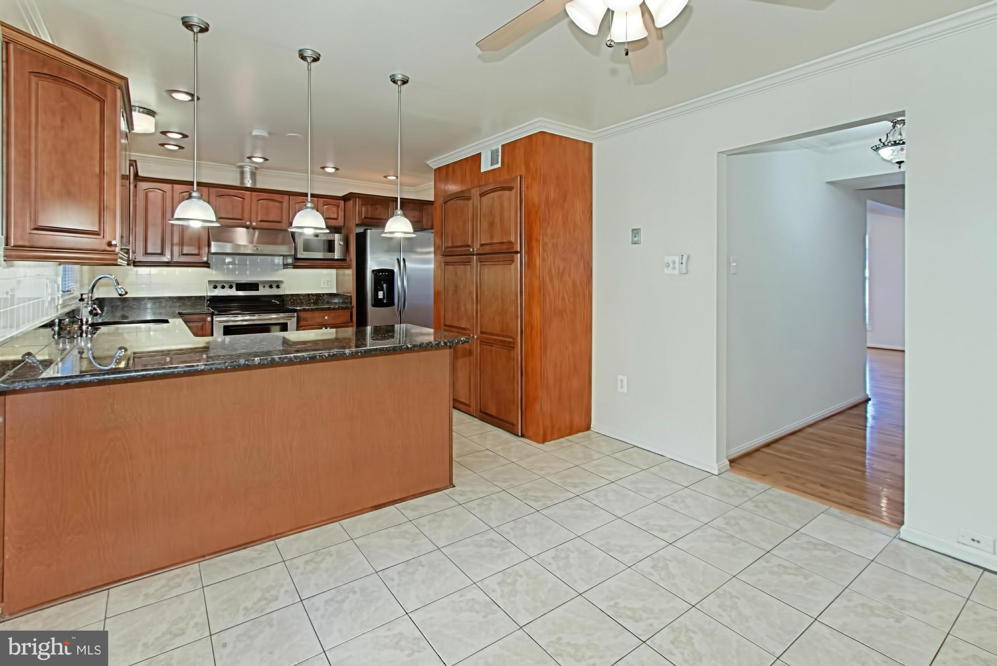 SARATOGA TOWNHOUSES - Residential