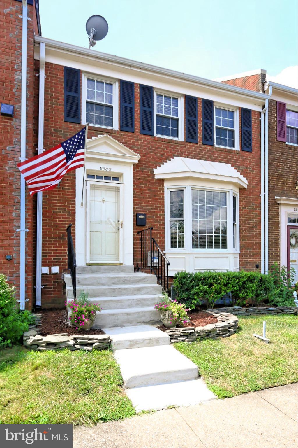SARATOGA TOWNHOUSES - Residential