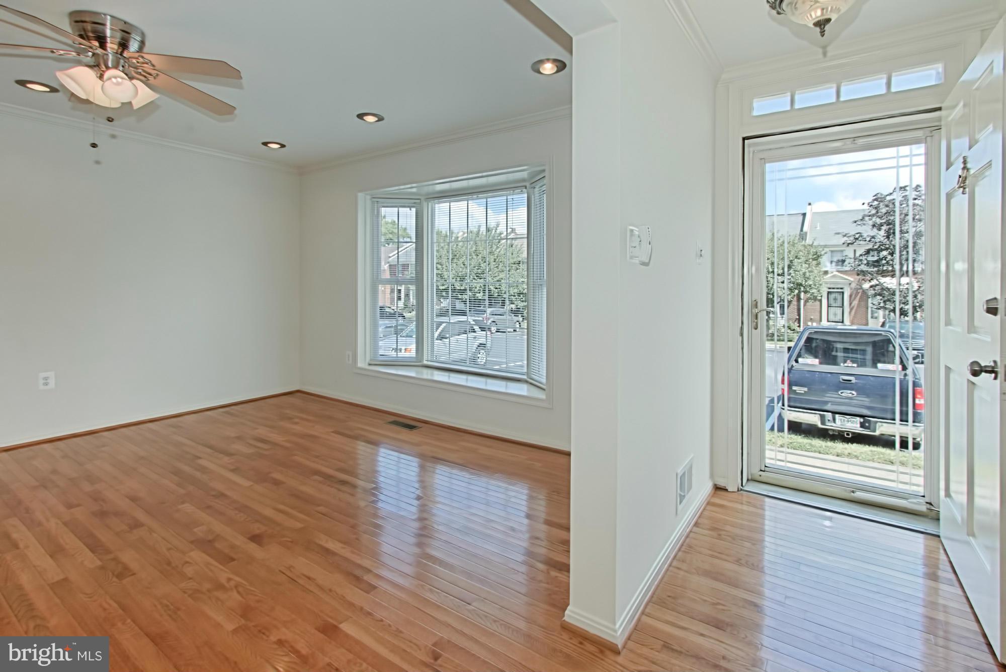 SARATOGA TOWNHOUSES - Residential