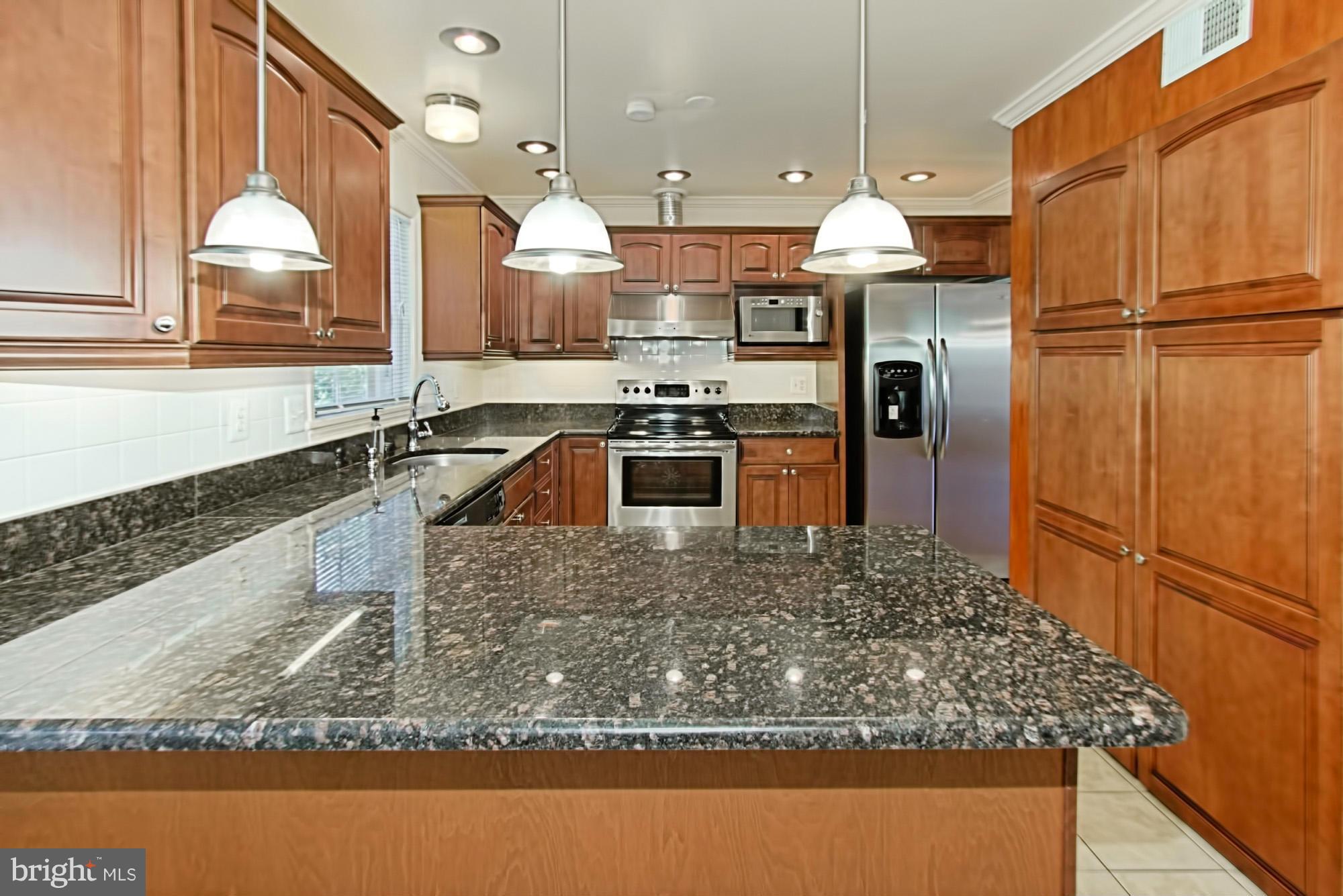 SARATOGA TOWNHOUSES - Residential