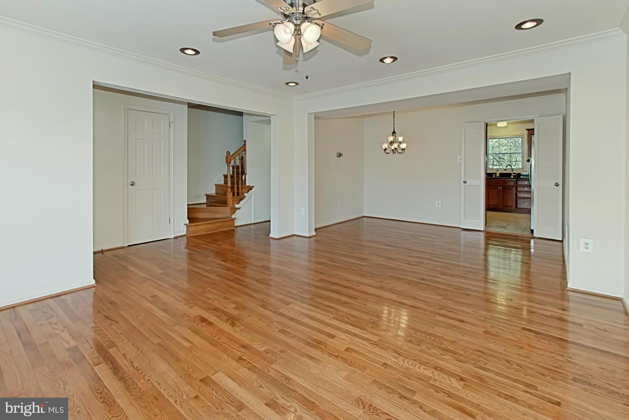 SARATOGA TOWNHOUSES - Residential