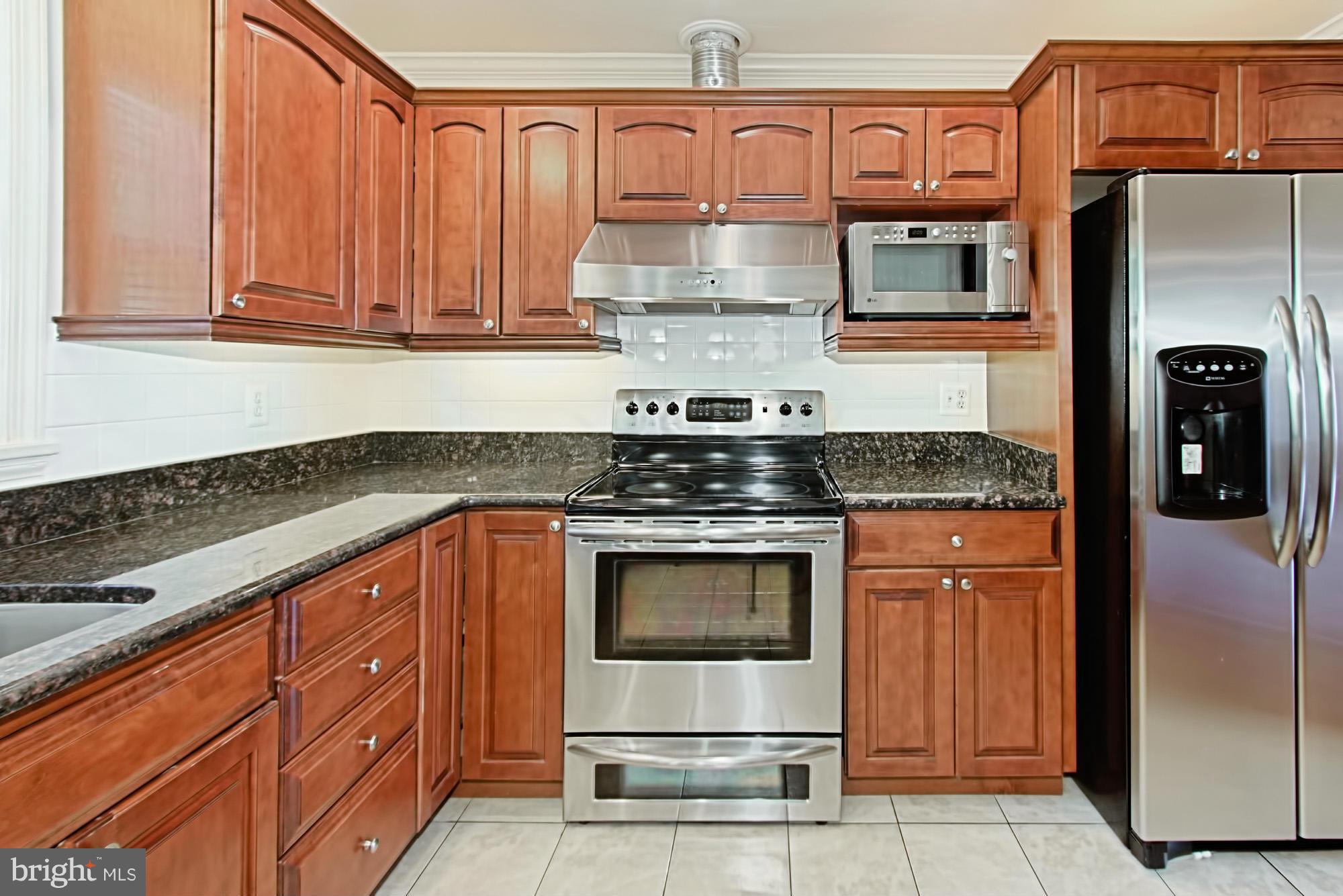 SARATOGA TOWNHOUSES - Residential