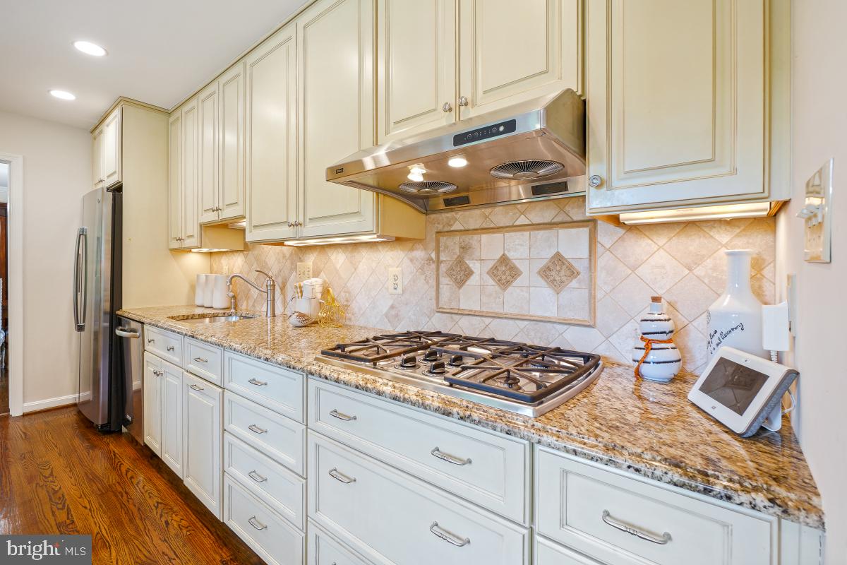 LUXMANOR - Residential