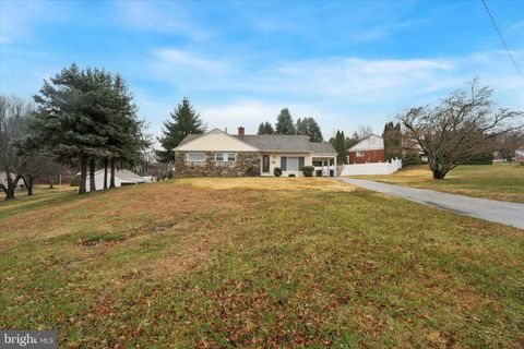 Homes For Sale - 301 S New Ardmore Avenue<br/> BROOMALL, PA 19008
