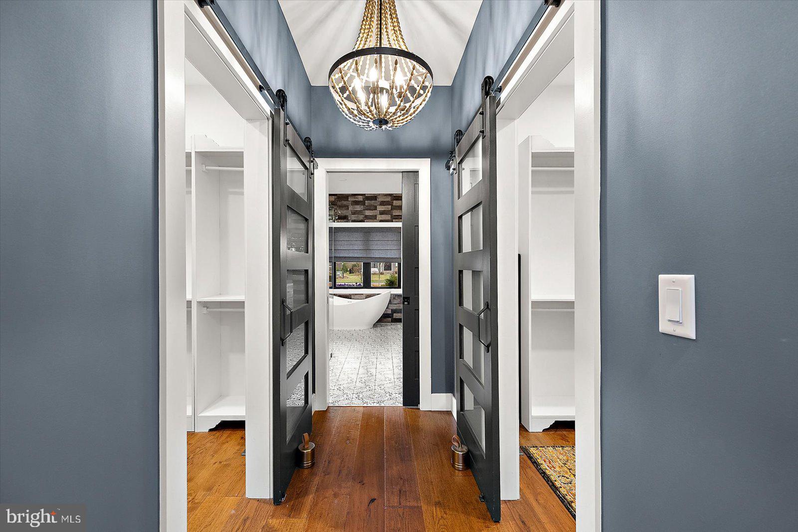 SHOWFIELD - Residential