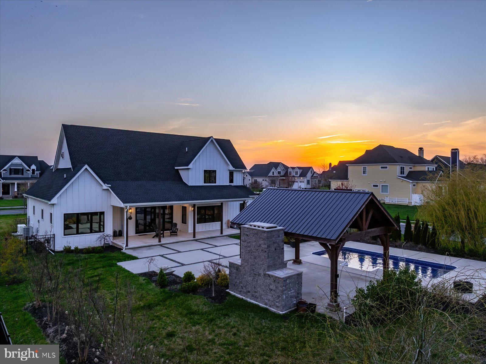 SHOWFIELD - Residential